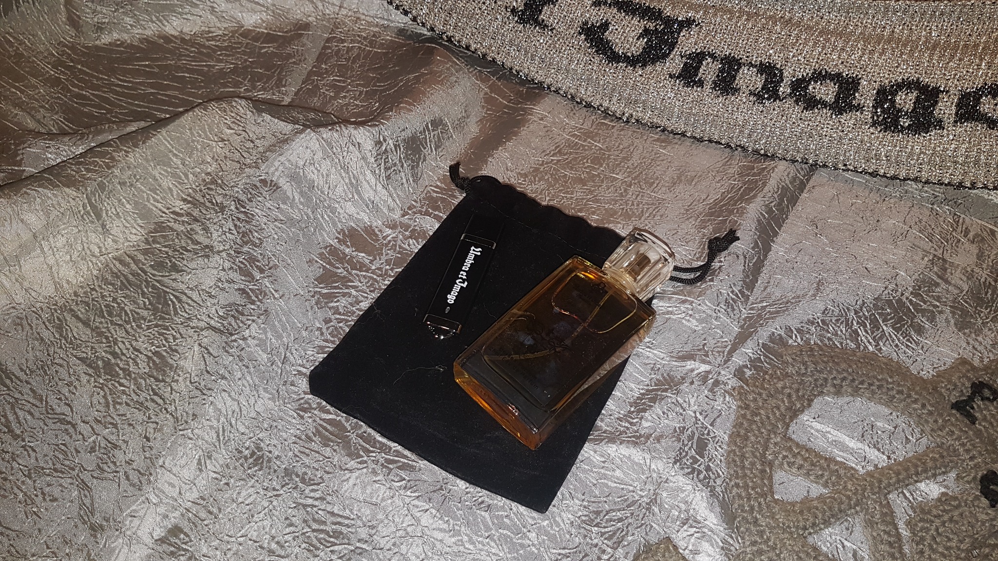 Bild von Set2: Badetuch &#8211; Triple bestickt und Eau de Parfum &#8222;Erotica&#8220;, 50ml